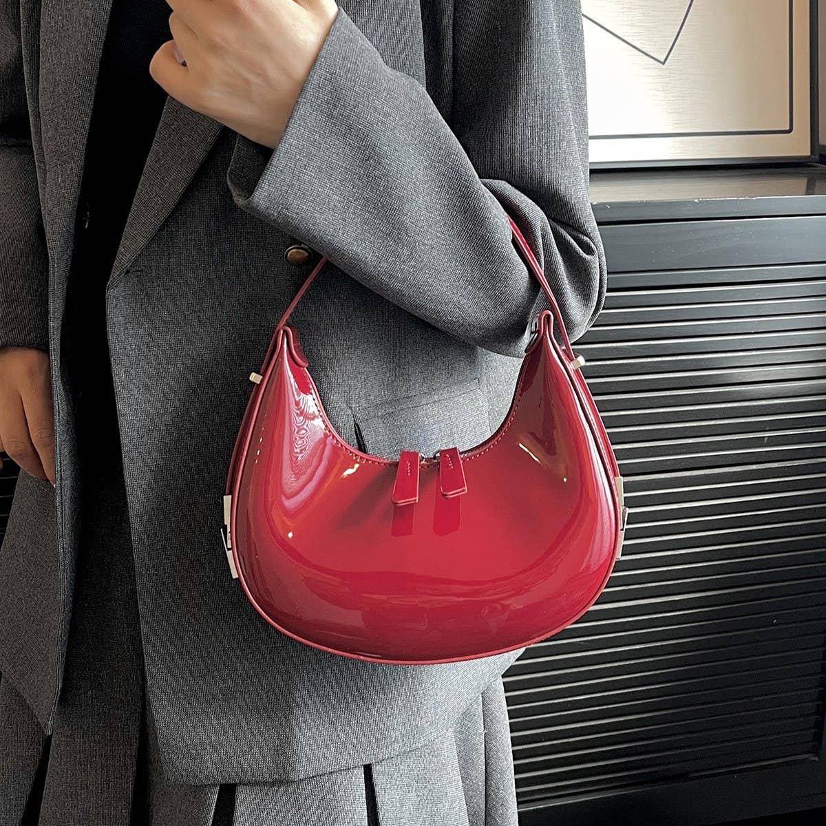 CWAB4834_NEW VERSATILE CRESCENT-SHAPED UNDERARM BAG