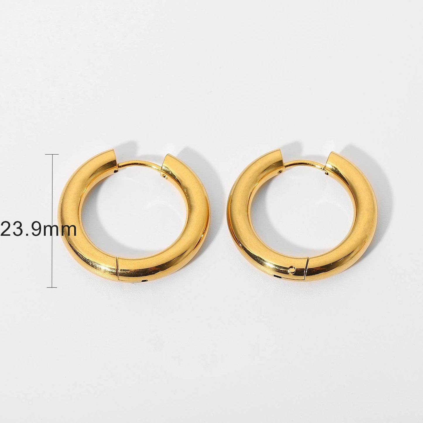 Irregular Baroque pearl stud earrings