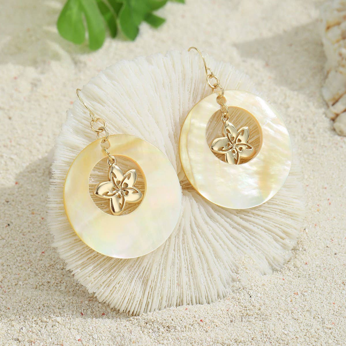 NATURAL YELLOW SHELL METAL PETAL EARRINGS
