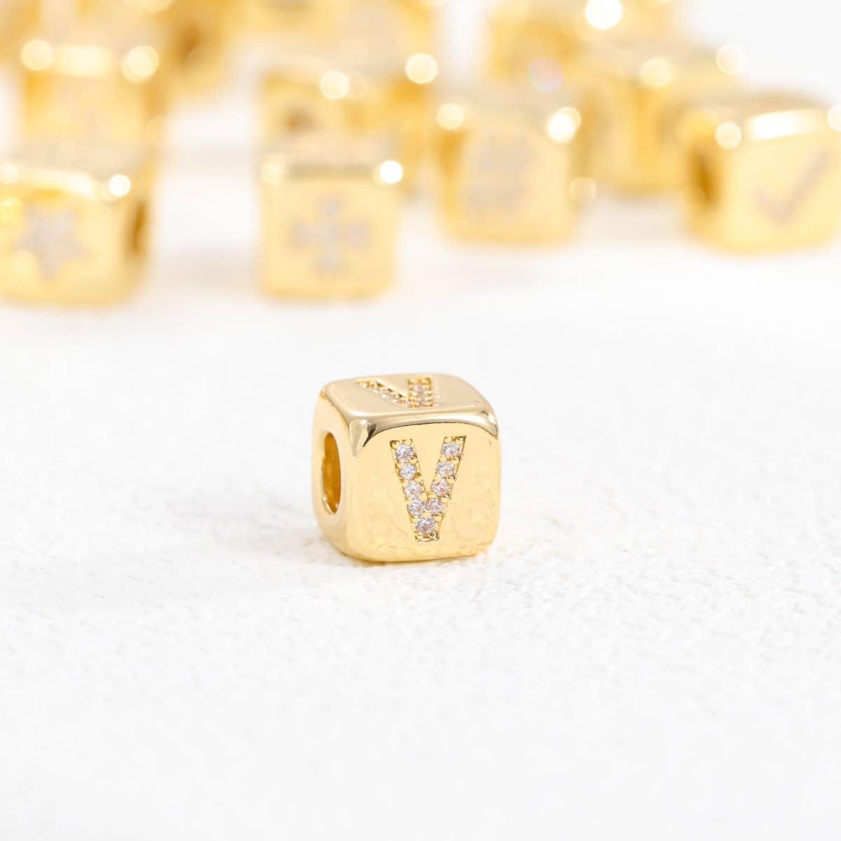 18K Gold-Plated Zirconia Dice Pendant Necklace_CWMM5876