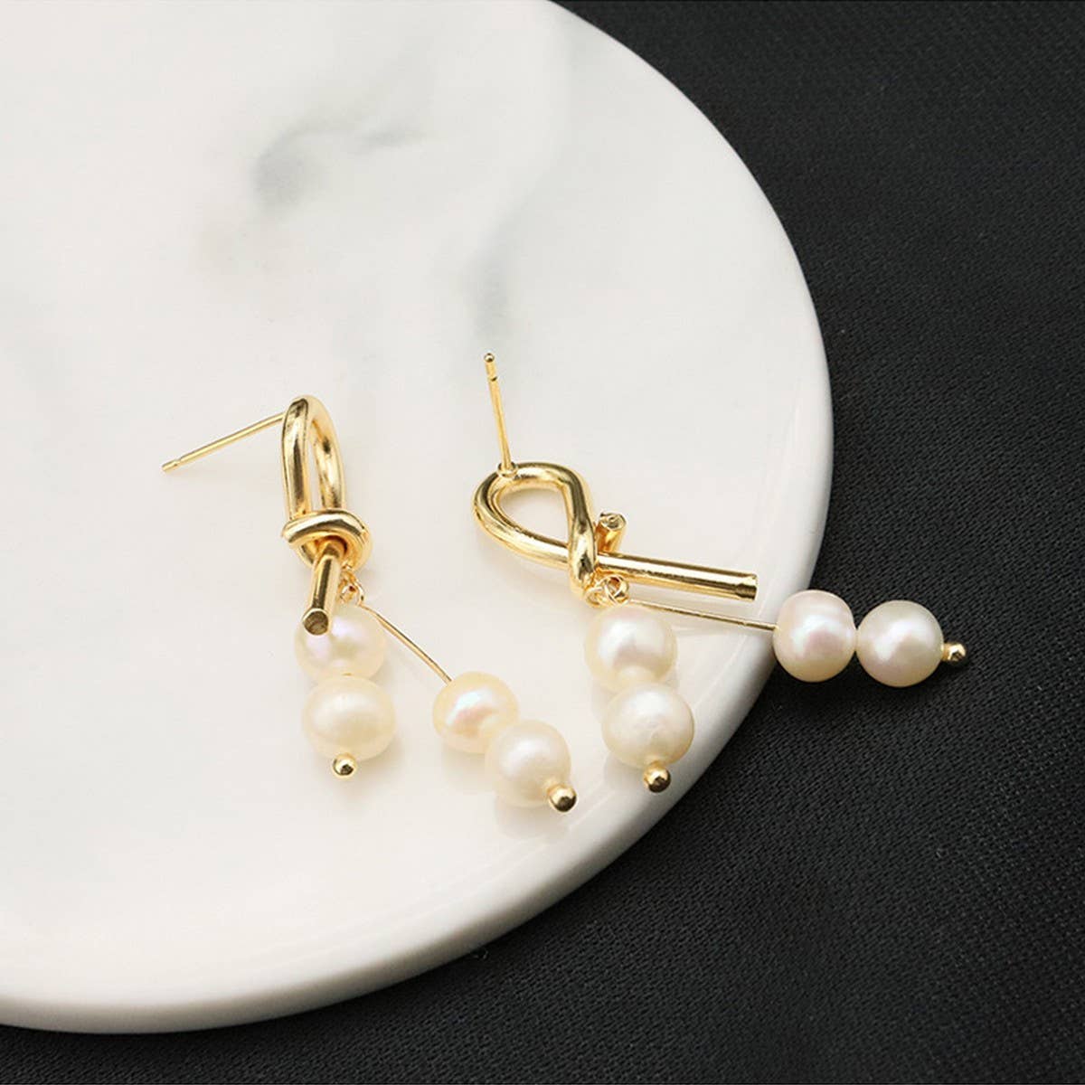 NEW RETRO SIMPLE NATURAL PEARL EARRINGS FOR WOMEN