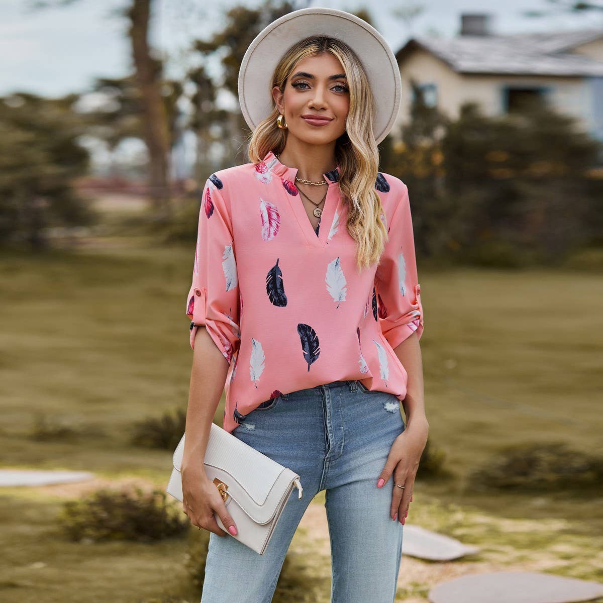 V-neck feather print seven-quarter sleeve shirt