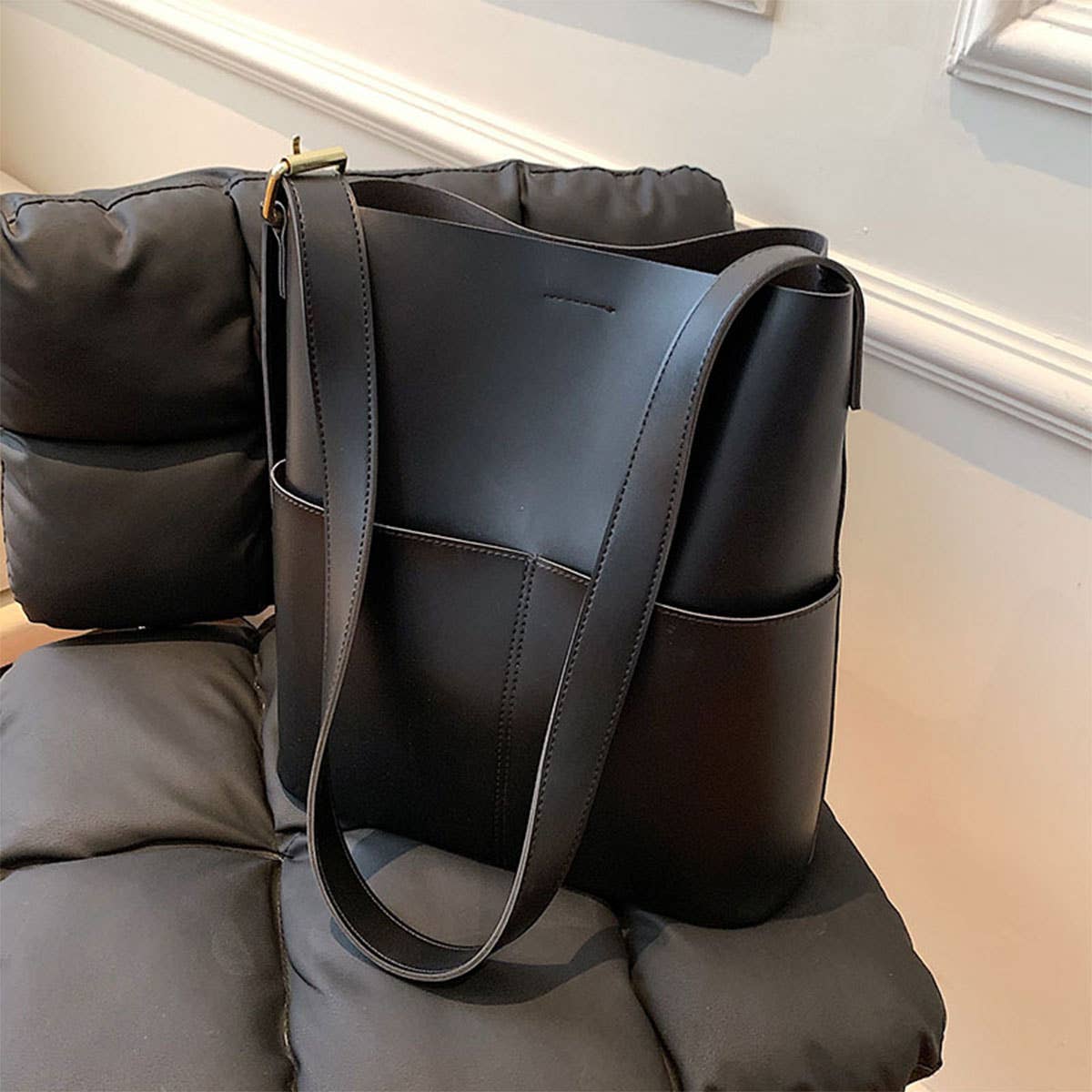 WOMEN LARGE-CAPACITY DESIGN SLUNG BUCKET BAG_CWAB0961