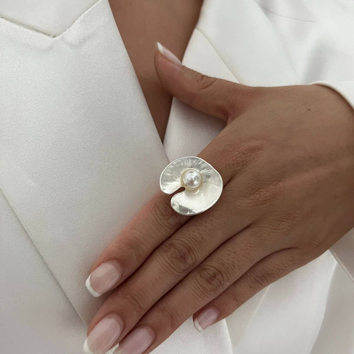 MINIMALIST ELASTIC ADJUSTMENT FLOWER ALLOY RING