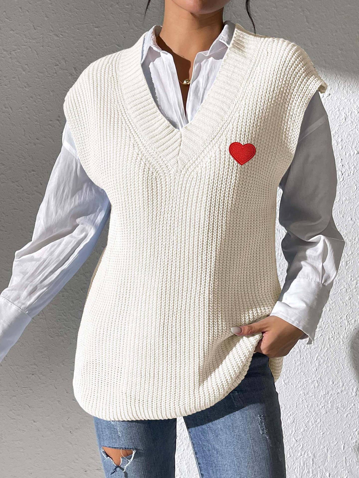 Embroidered love painting V-neck simple vest