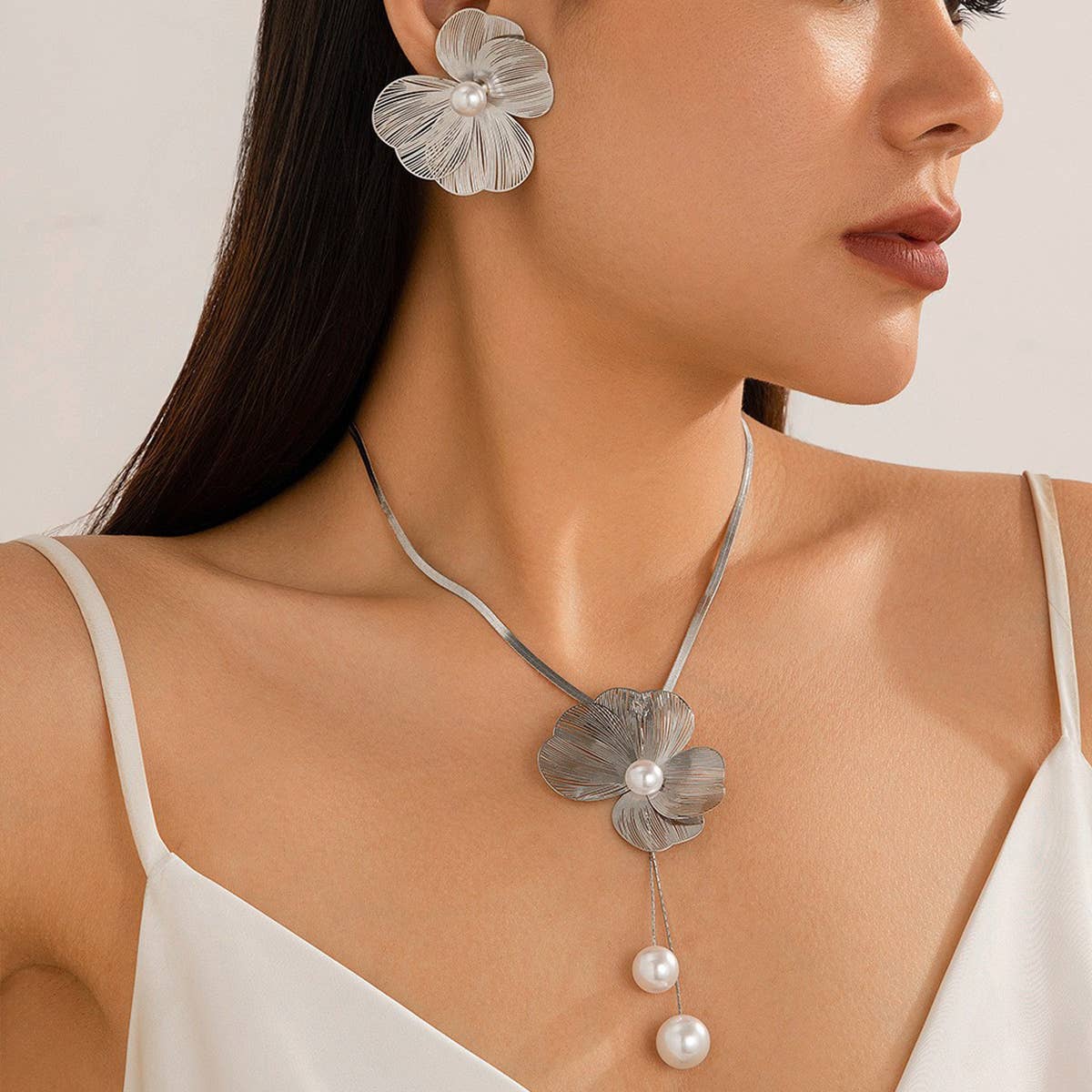 TEXTURED FLOWER SWEET COOL NECKLACE EARRING SET