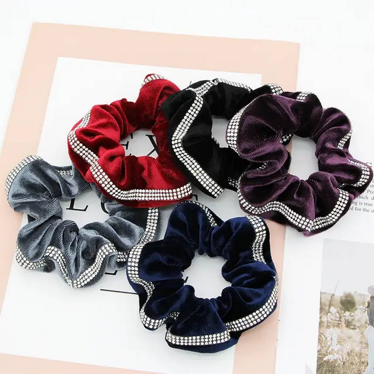 SOLID COLOR  VELVET SCRUNCHIE_CWAHA0173