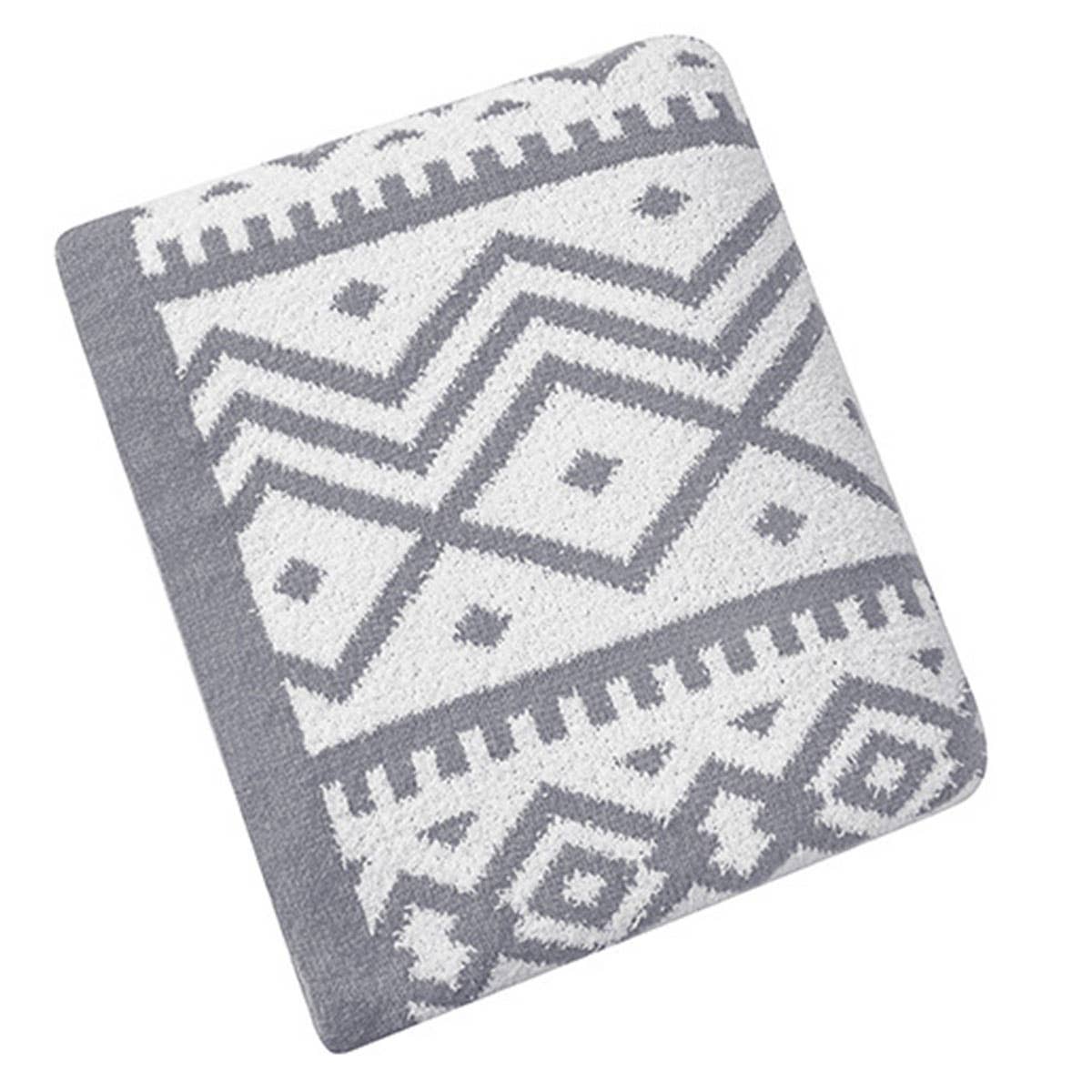 KNITTED SOFT AND LIGHT GEOMETRIC PATTERN BLANKET