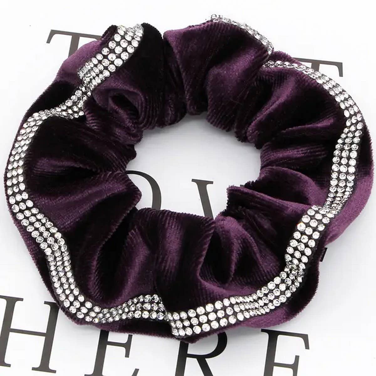 SOLID COLOR  VELVET SCRUNCHIE_CWAHA0173