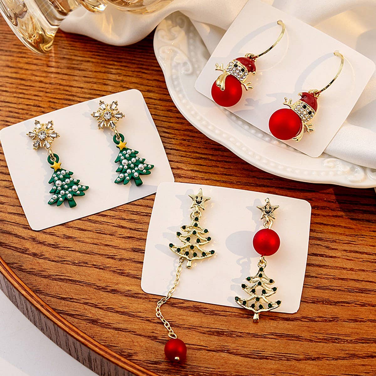 GENTLE CHRISTMAS SNOWMAN CHRISTMAS TREE EARRINGS