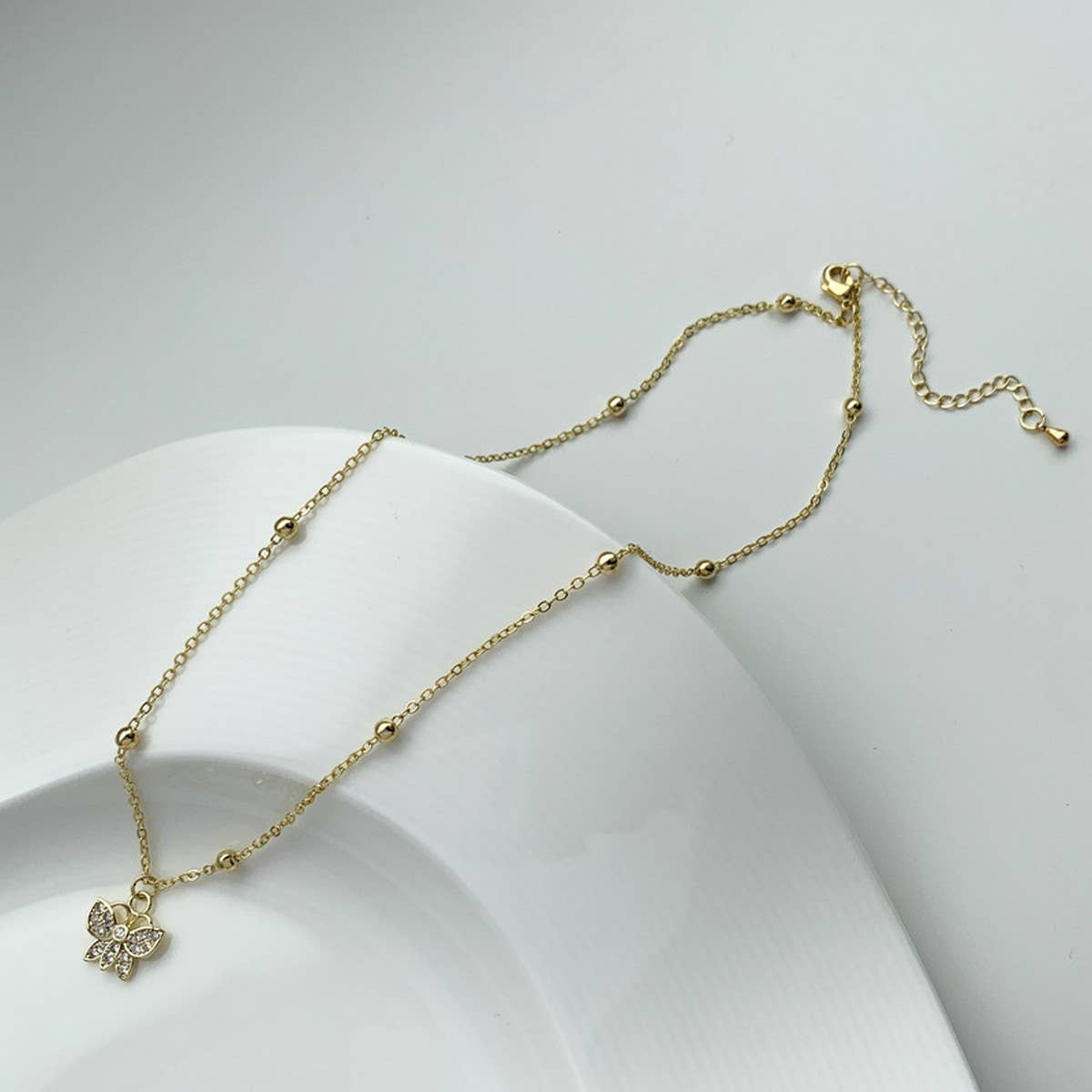 WOMEN'S EXQUISITE BUTTERFLY CLAVICLE NECKLACE