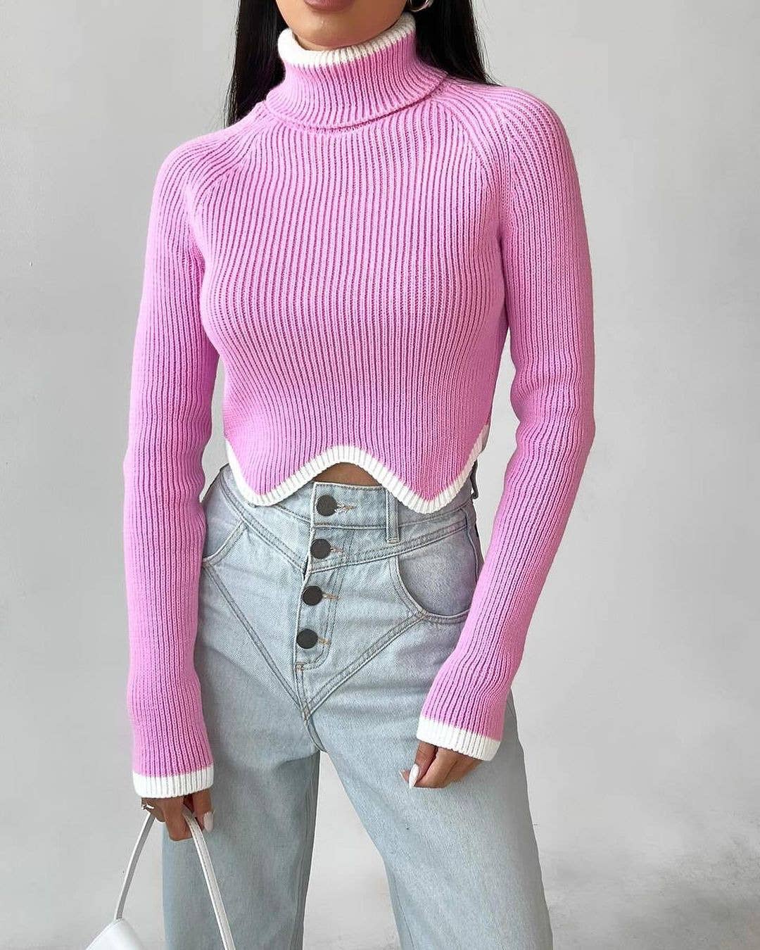 SHORT TIGHT TURTLENECK AND IRREGULAR HEM SWEATER