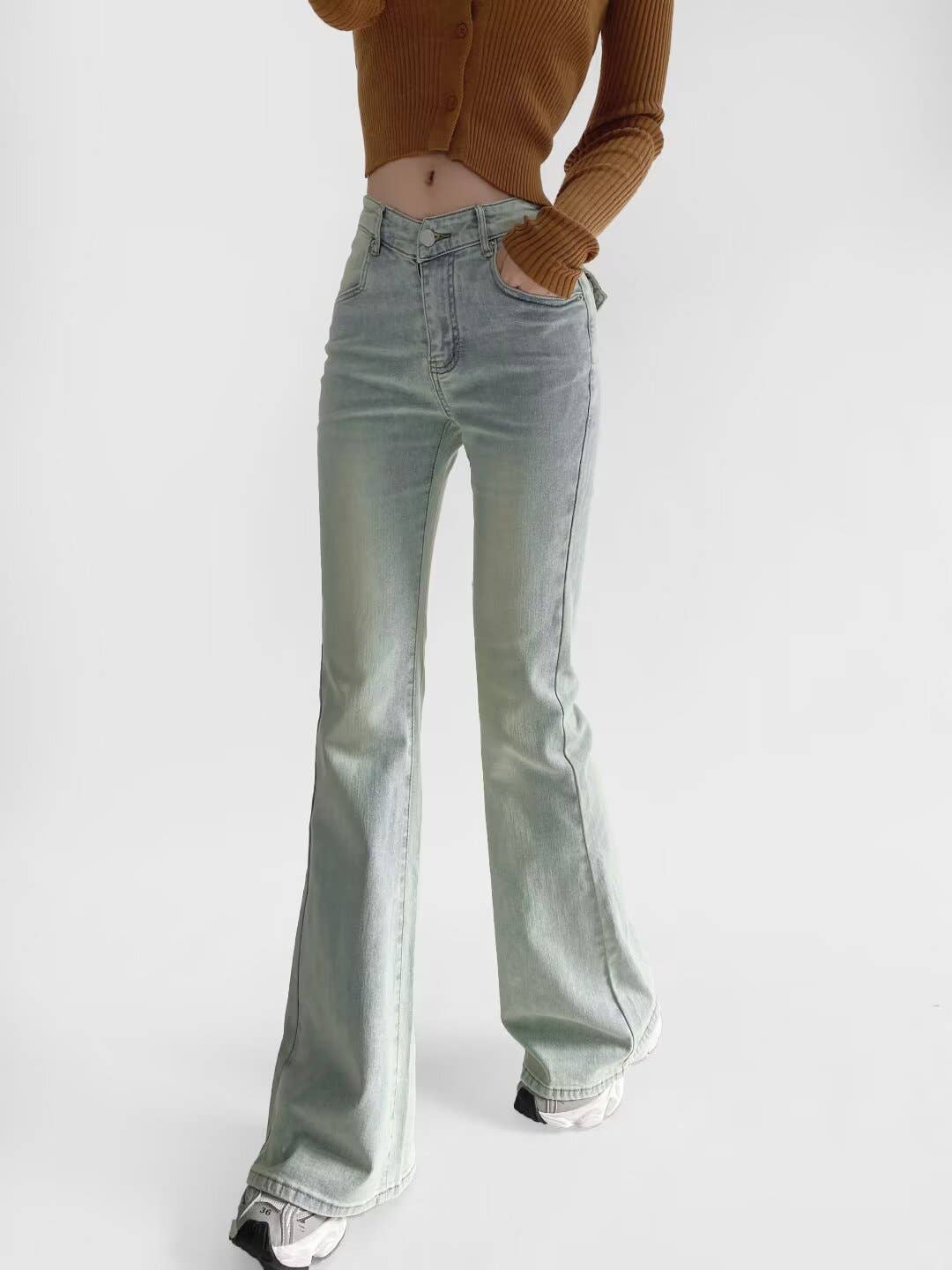 V-waisted fleece slightly flared long jeans