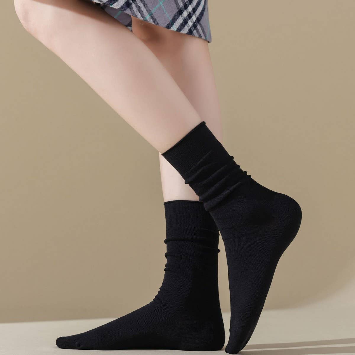 WOMEN LEISURE SOLID COLOR PILE SOCKS