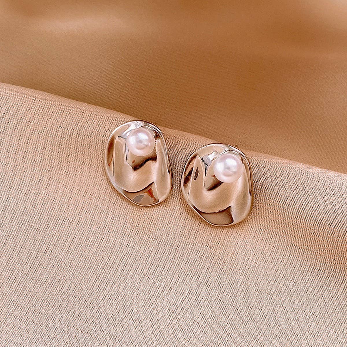 IRREGULAR ROUND PEARL PERSONALITY EARRINGS