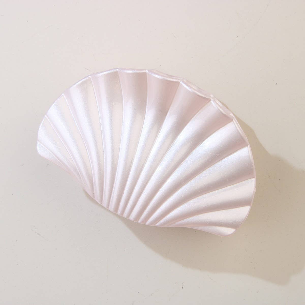 CWAG00594_OVERSIZED SEASHELL RESIN HAIR CLIP