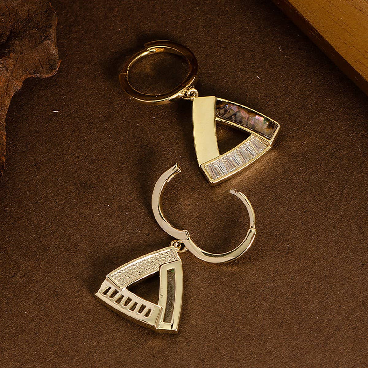 NATURAL ABALONE ZIRCON MOTHER-OF-PEARL EARRINGS