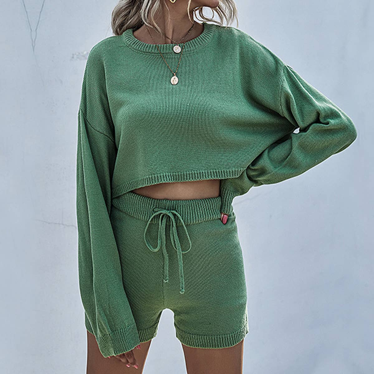 Two-piece fashion cropped set with shorts