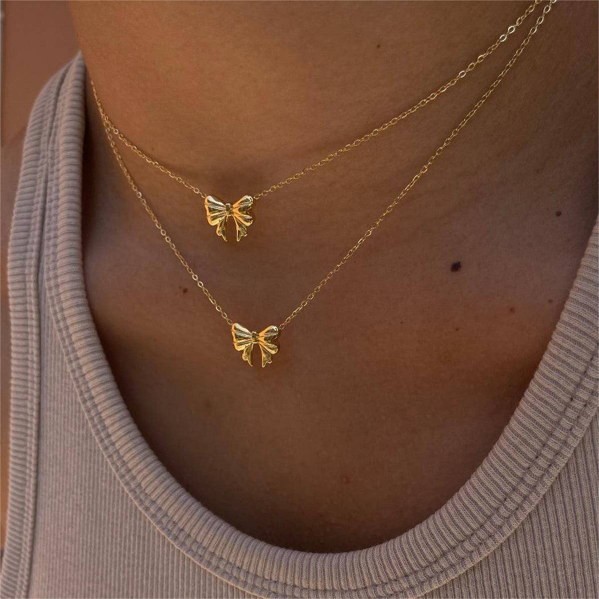 Women's elegant exaggerated bow necklace