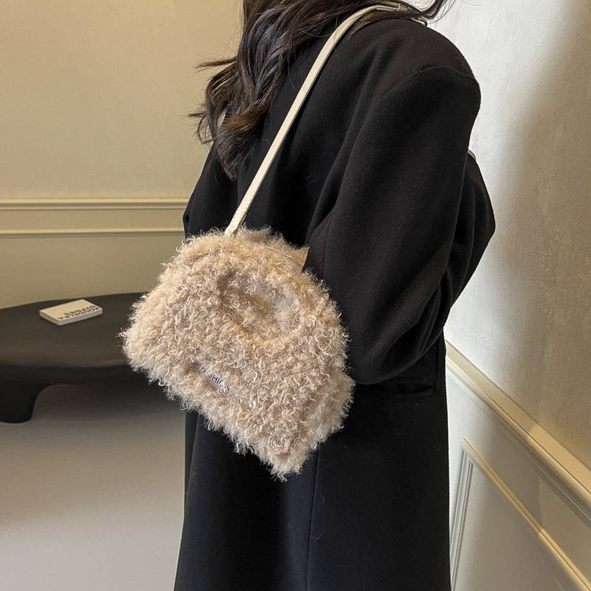 WINTER ONE-SHOULDER CROSSBODY LAMB WOOL PLUSH BAG_CWAB3968