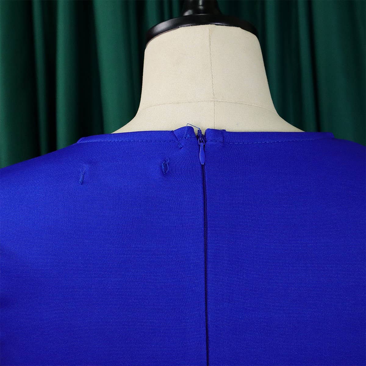 PLEATED ROUND NECK ELEGANT HIP-HUGGING TIGHT DRESS_CWDMD3701