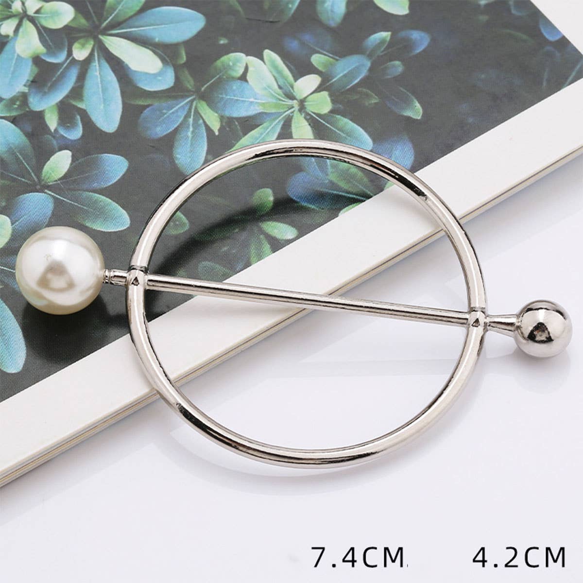 METAL PEARL WITH DIAMOND SCARF RING WITH LUSTER