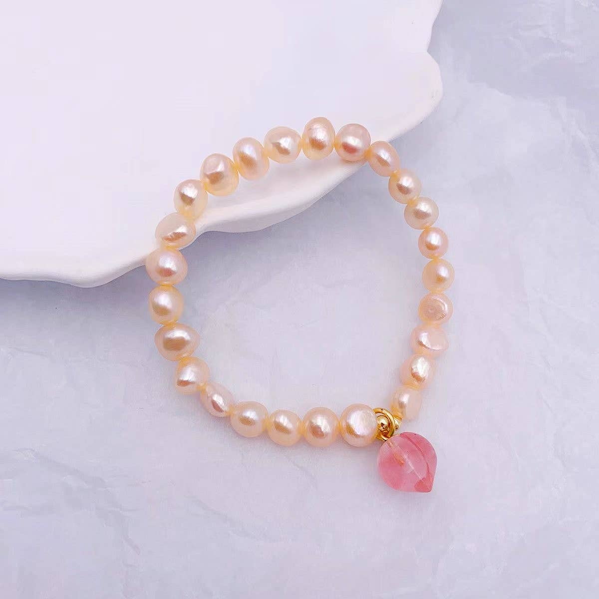 Freshwater pearl bracelet made of broken silver