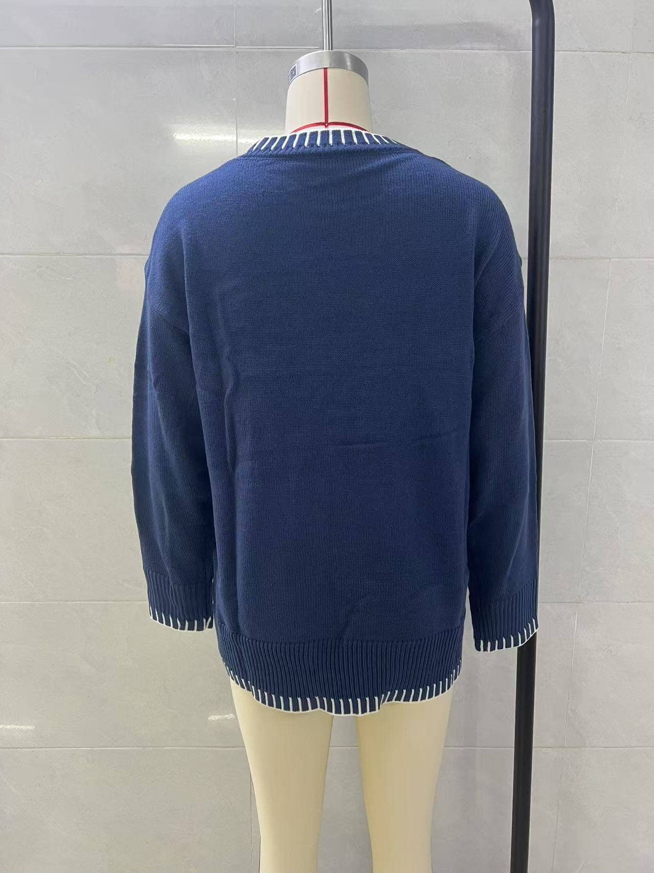 Laid-back style knitted bow jacquard sweater