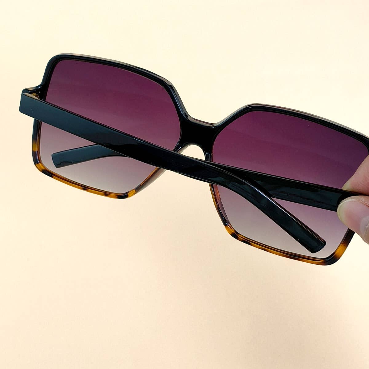 HIGH FASHION OVERSIZED SQUARE SUNGLASSES