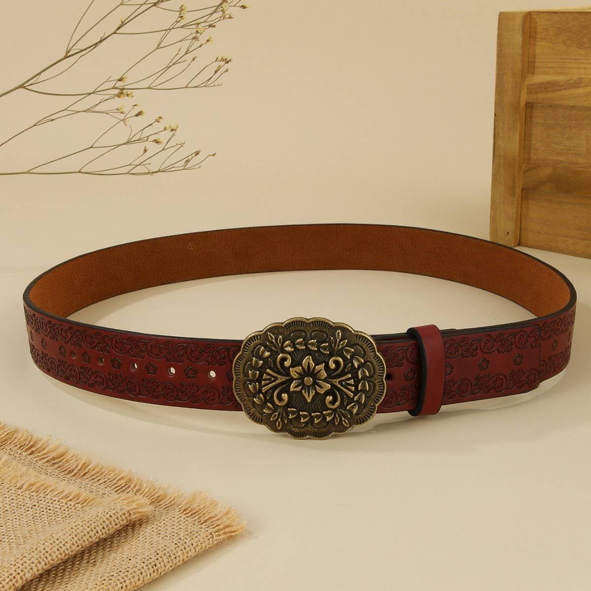 BUCKLE EMBOSSED PATTERN ENGRAVED BELT_CWMM3941