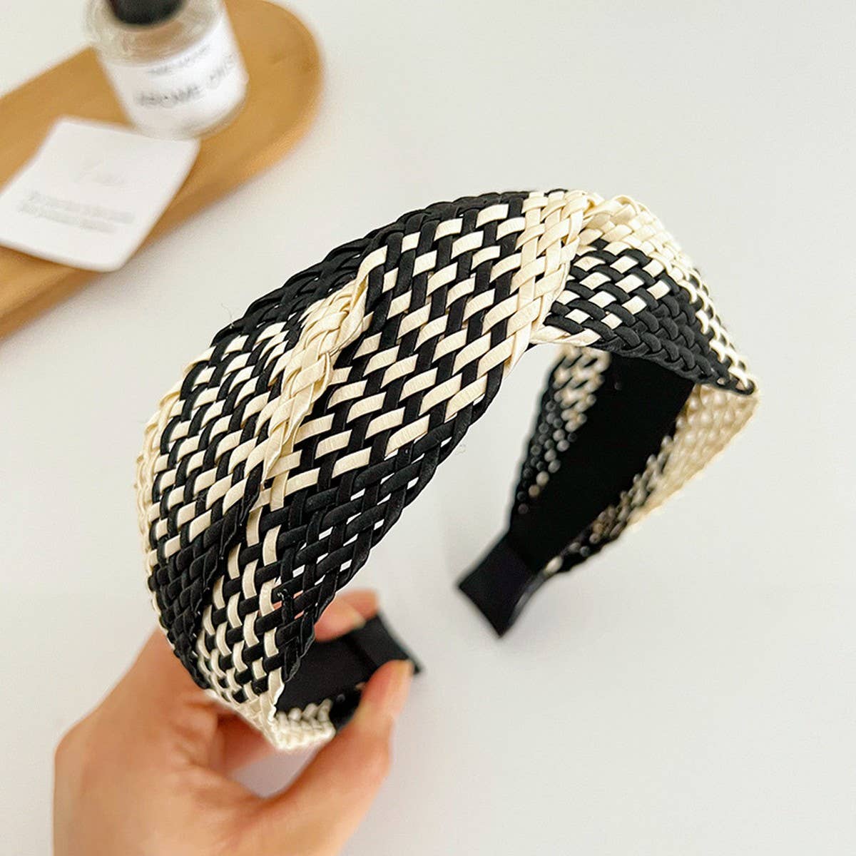 SIMPLE AND VERSATILE HEADBANDS_CWAHA1159