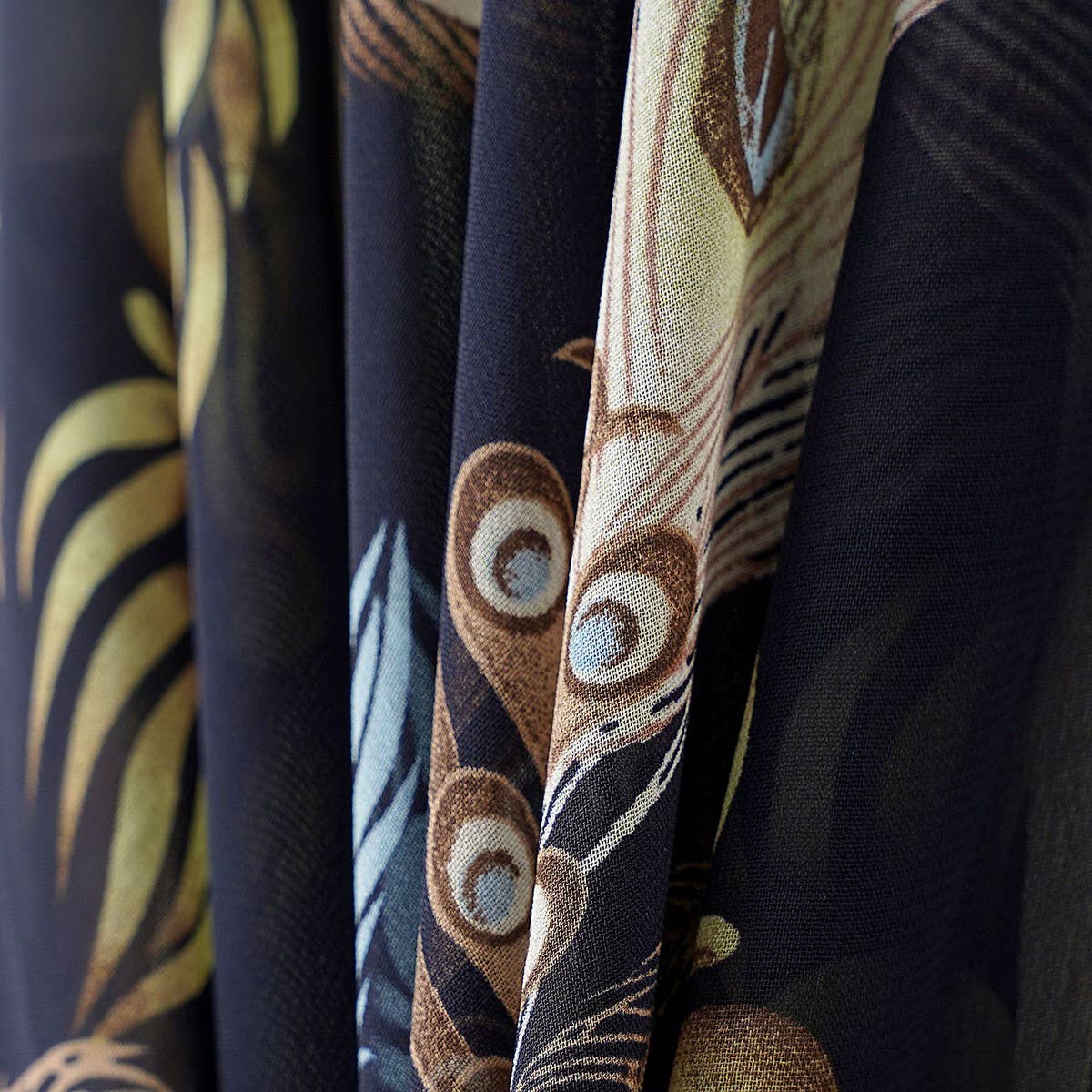 PEACOCK IN FULL BLOOM PRINT FRONT OPEN KIMONO_CWASC0800