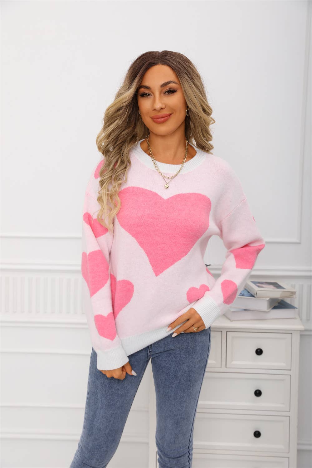 Fashionable heart-shaped color-blocking sweater