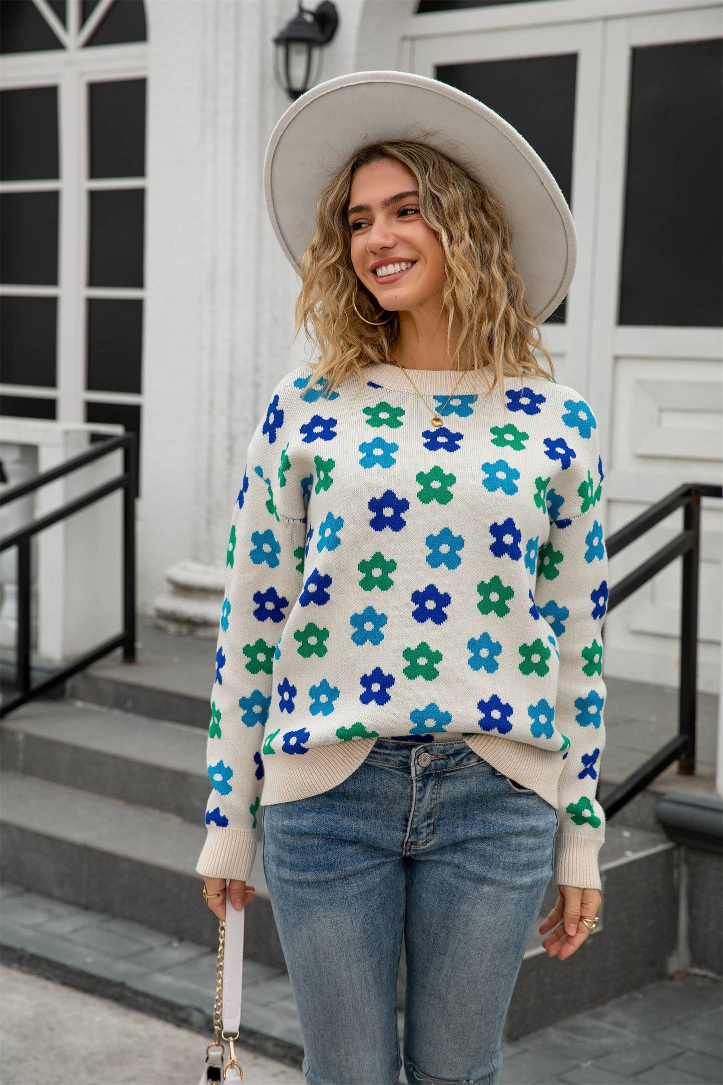 Versatile flower-printed warm threaded sweater