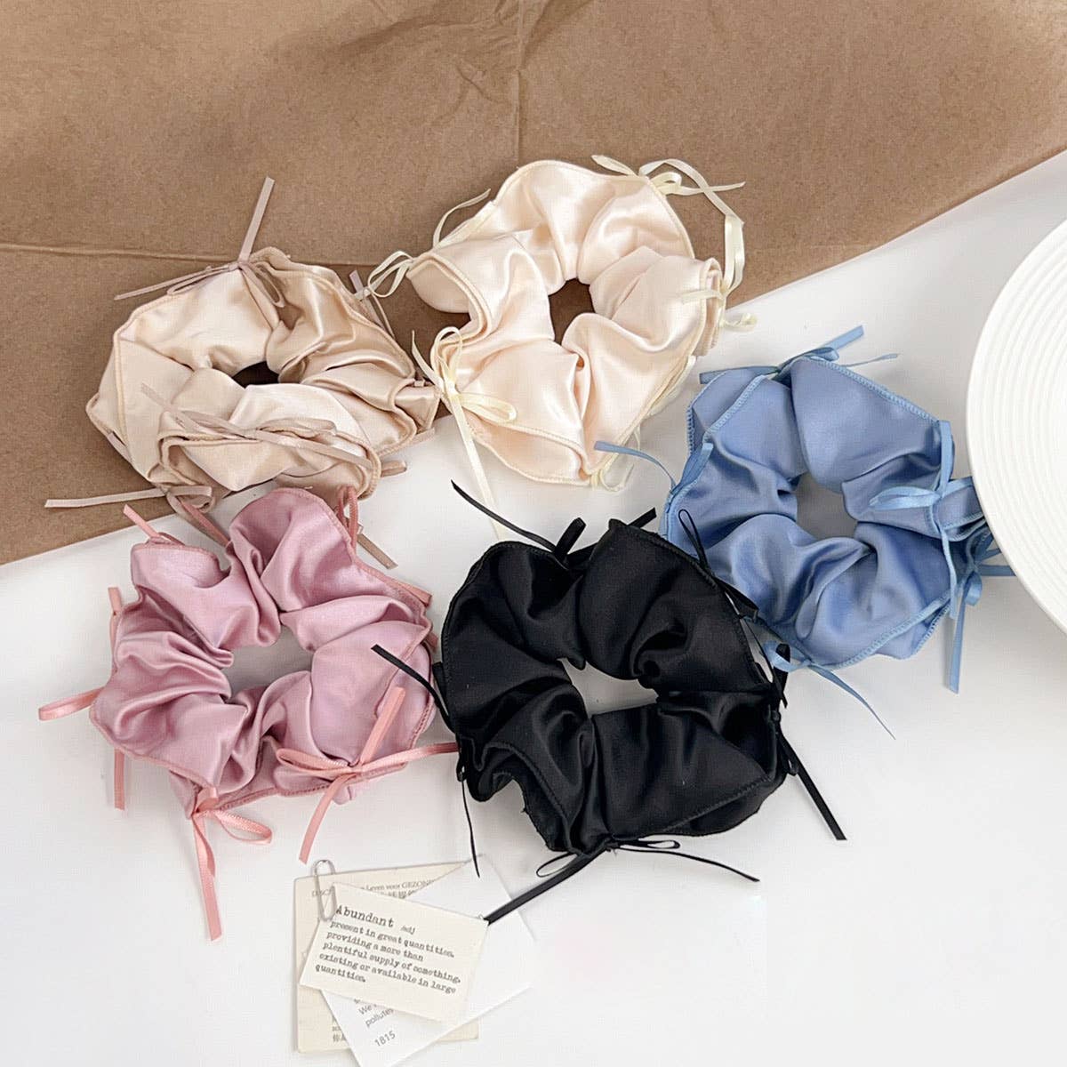 Ballet-style ribbon bow tie intestine hair tie