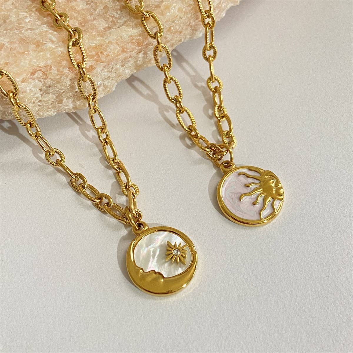 SUN MOON ROUND NECKLACE
