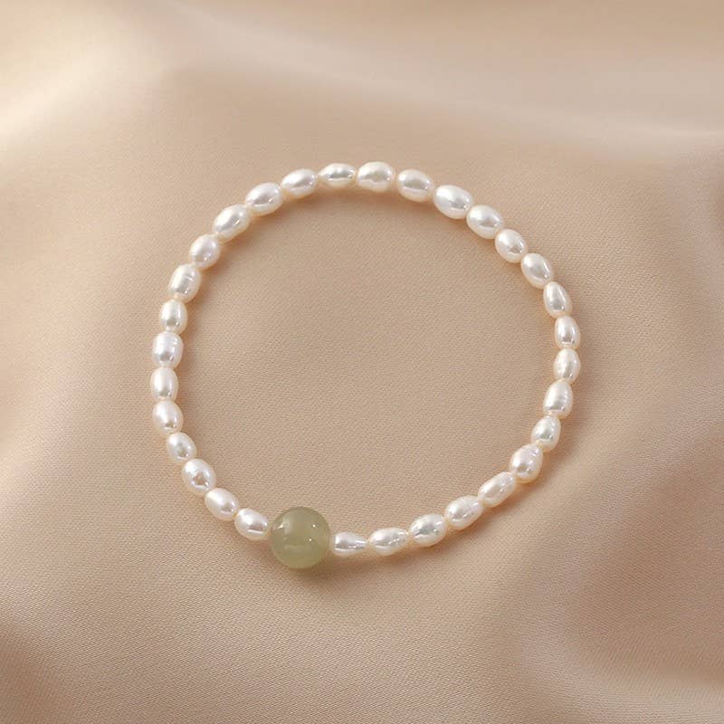Freshwater pearl bracelet made of broken silver
