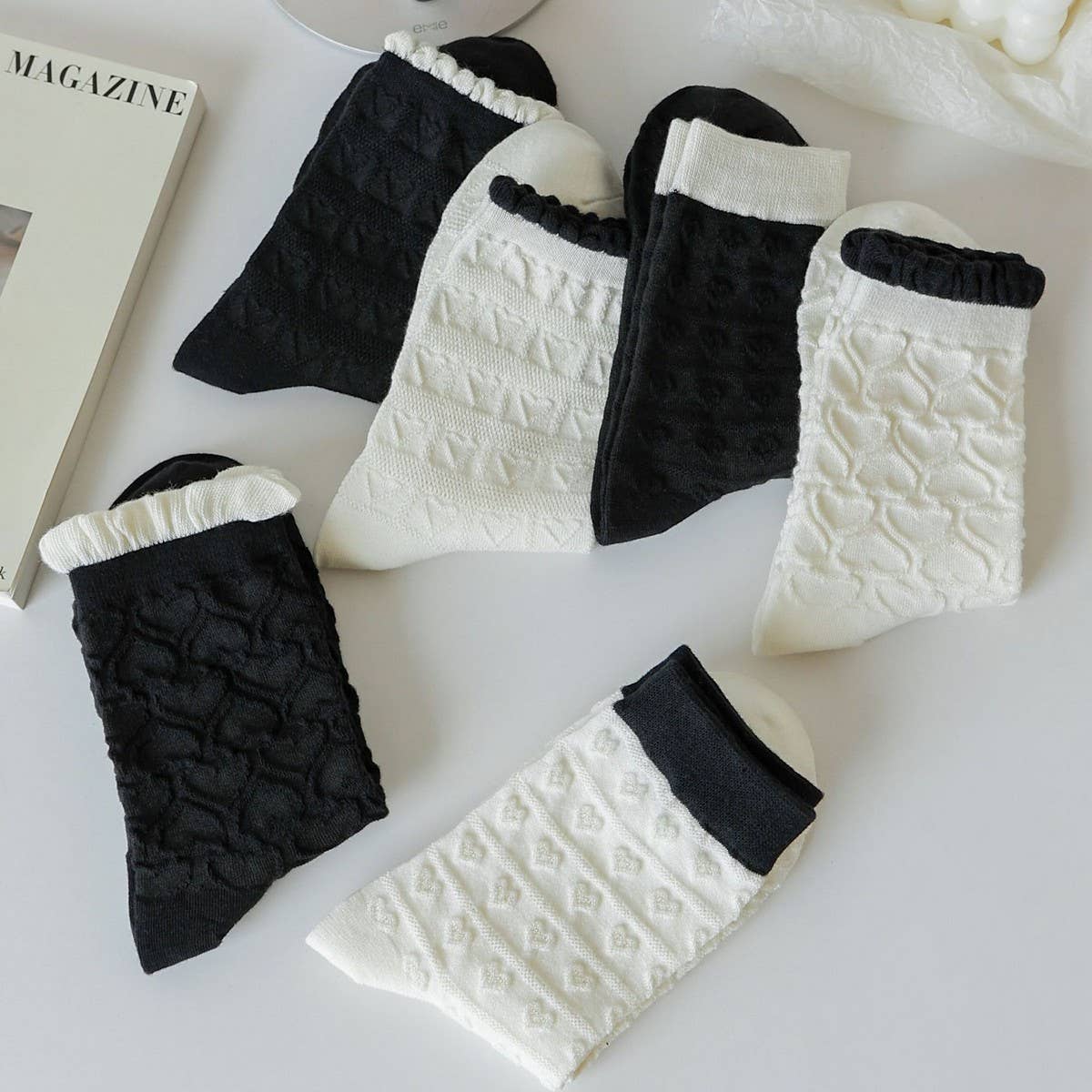 SIMPLE AND FRESH BLACK AND WHITE SOCKS FOR WOMEN