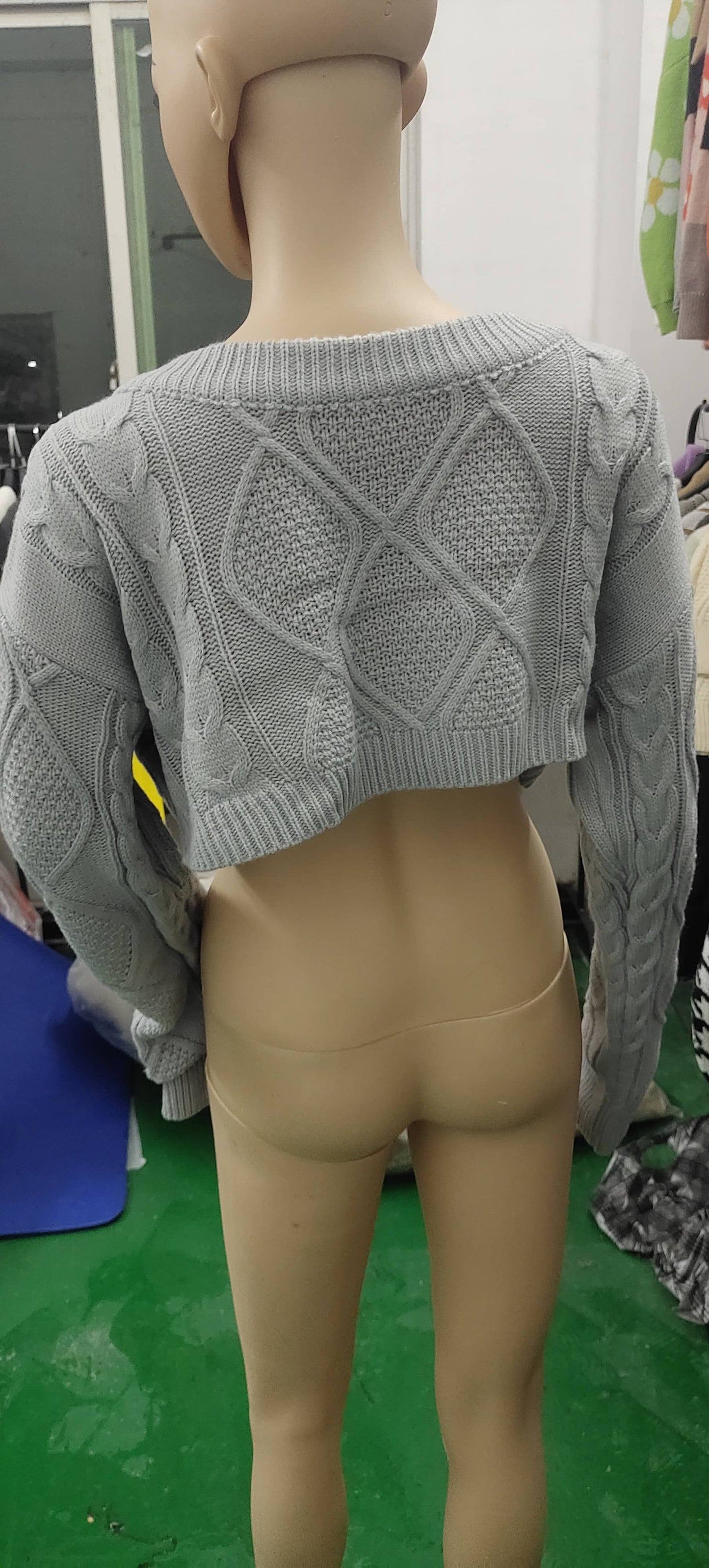 WEAR TWIST KNIT CREW NECK PULLOVER SHORT SWEATER