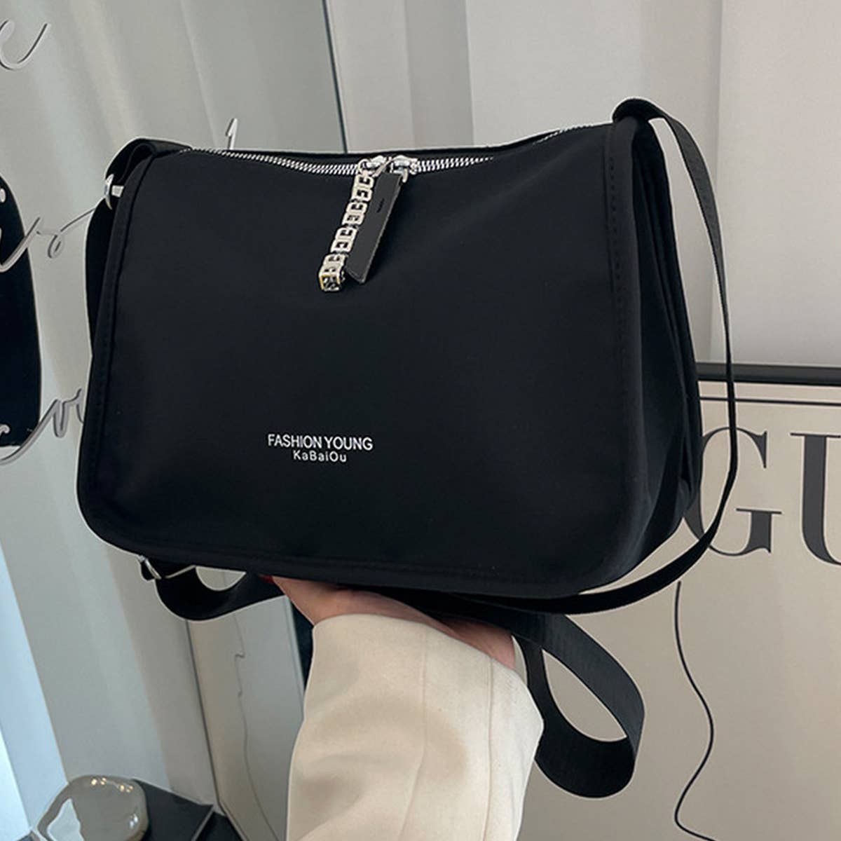 SIMPLE LARGE CAPACITY CASUAL SHOULDER BAG_CWAB1549