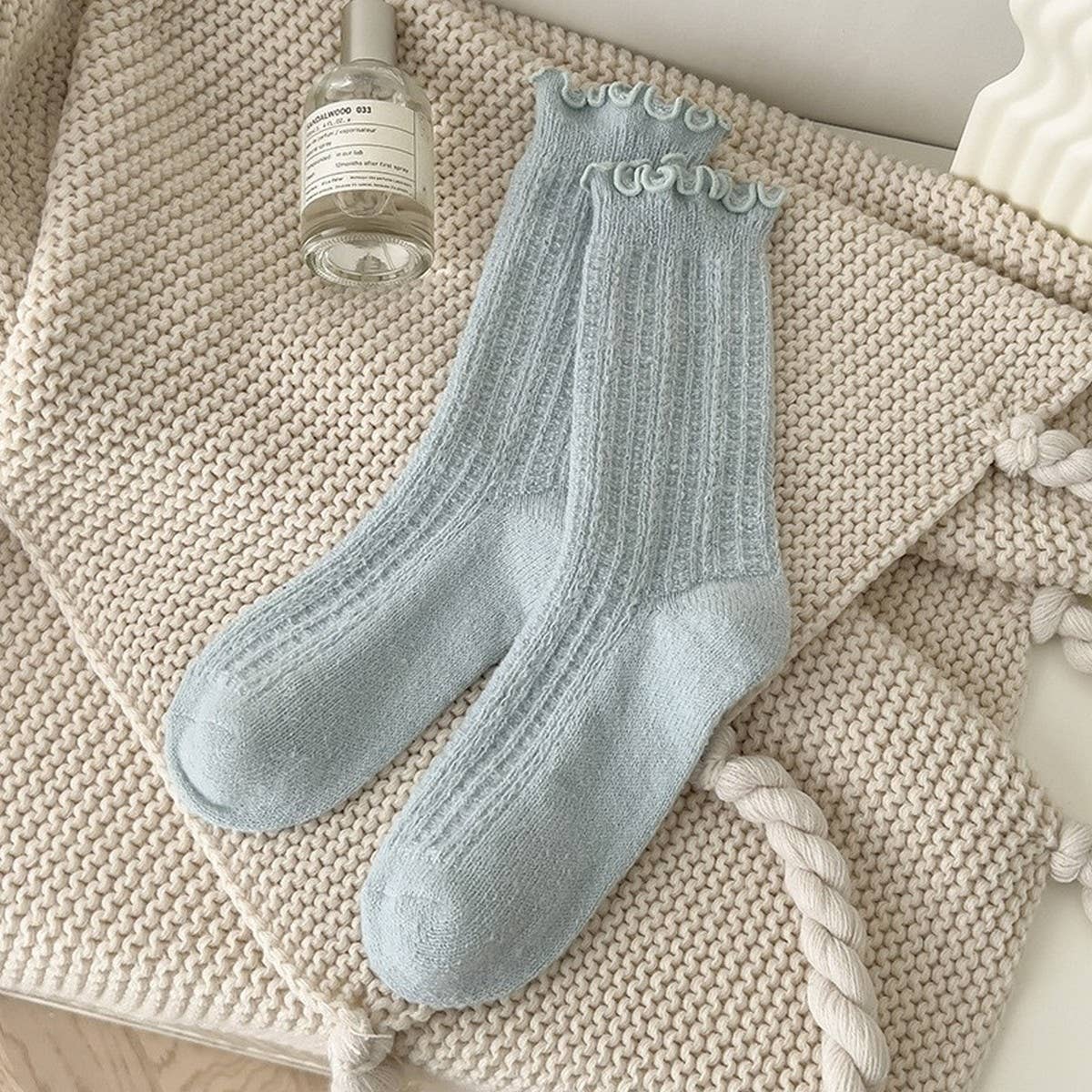 WARM SOLID COLOR RUFFLED CUTE MID-CALF SOCKS