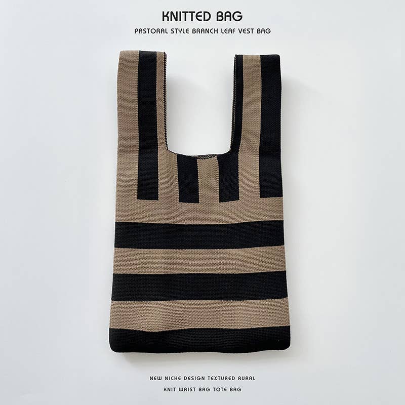 Heart-shaped color-blocked knitted handbag