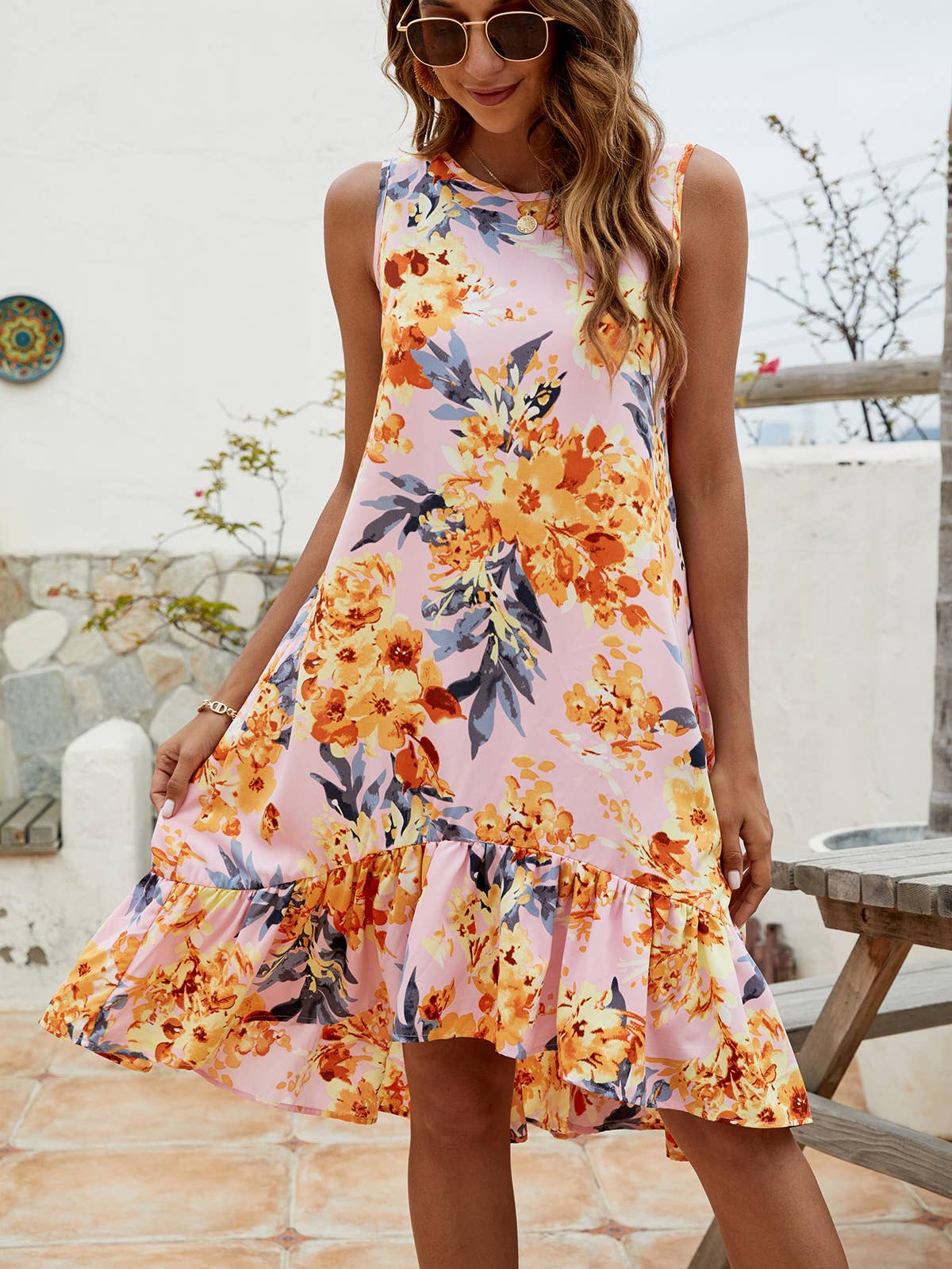 Sleeveless printed dress with crew neck