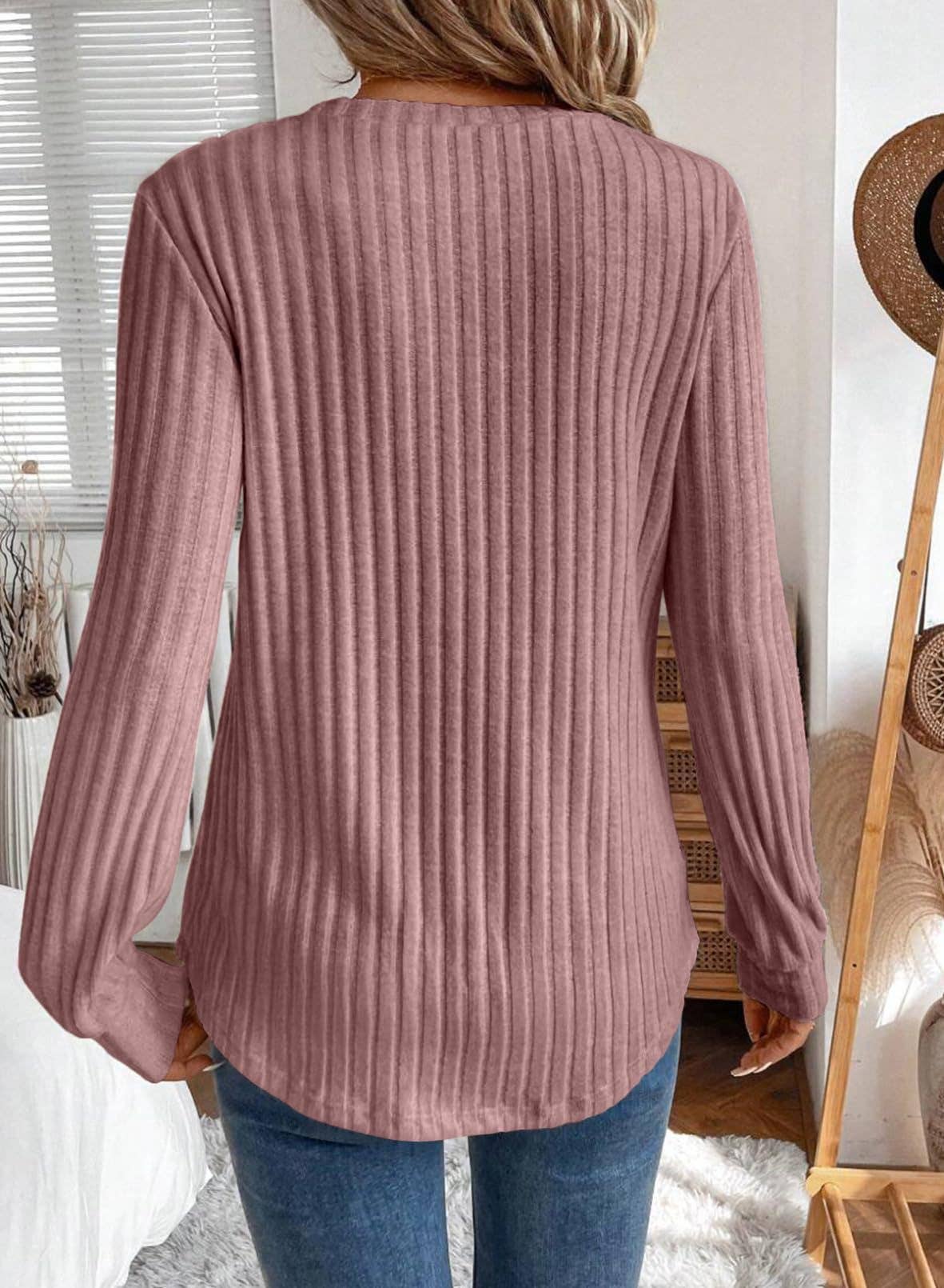 V-neck sharpened pit strip long sleeve T-shirt