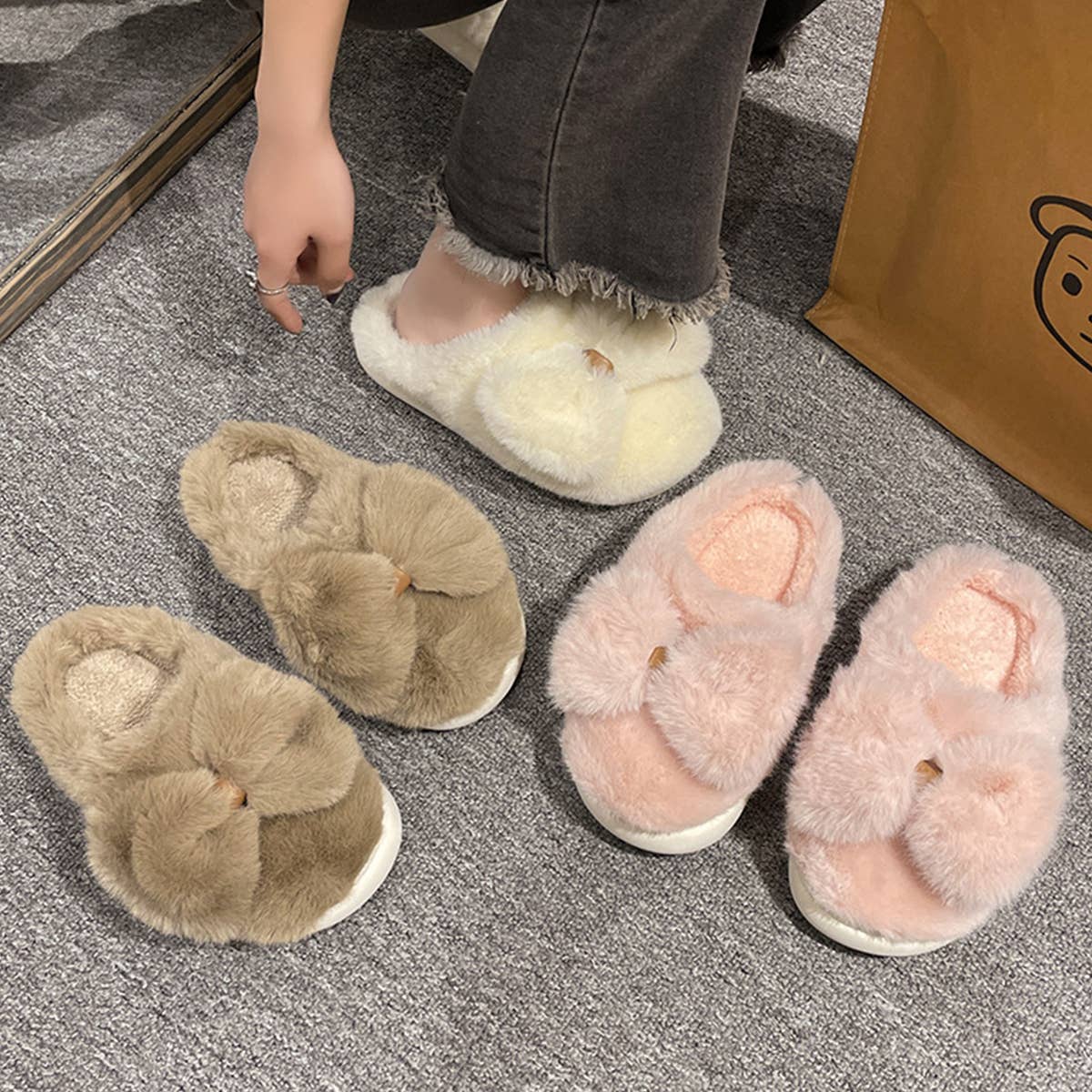 WOMEN  WINTER BOW  FLUFFY SLIPPERS_CWSHS0377