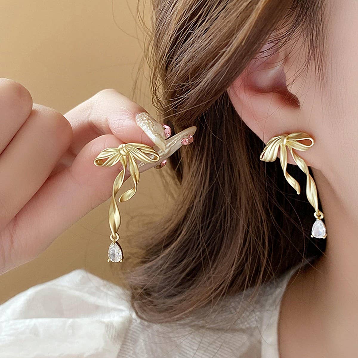 LIGHT LUXURY BOW PERSONALITY FASHION EARRINGS