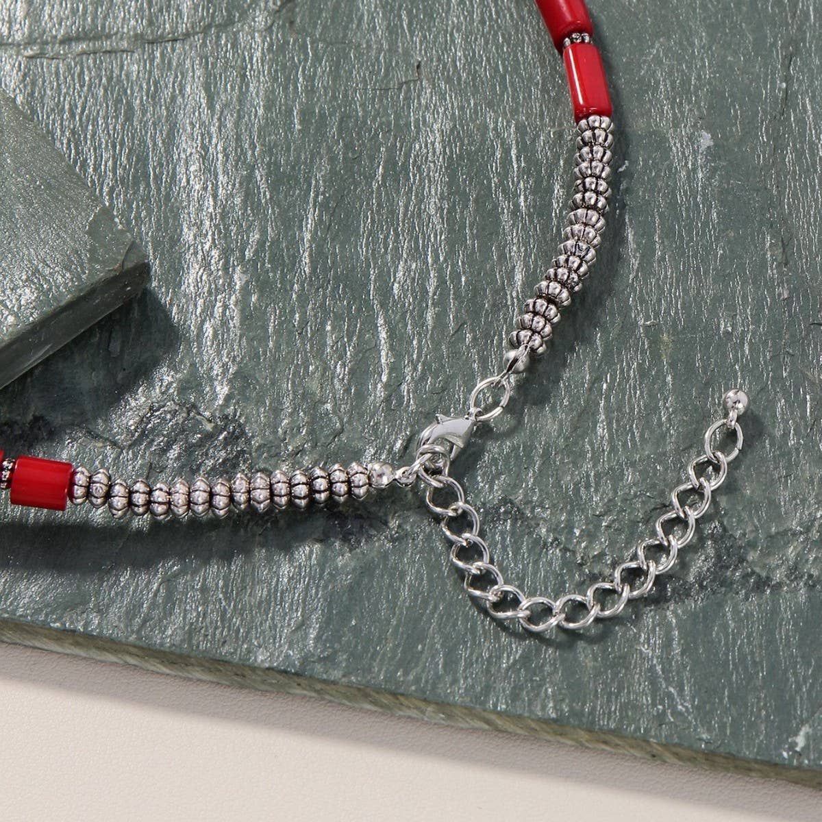 VINTAGE BEADED NECKLACE