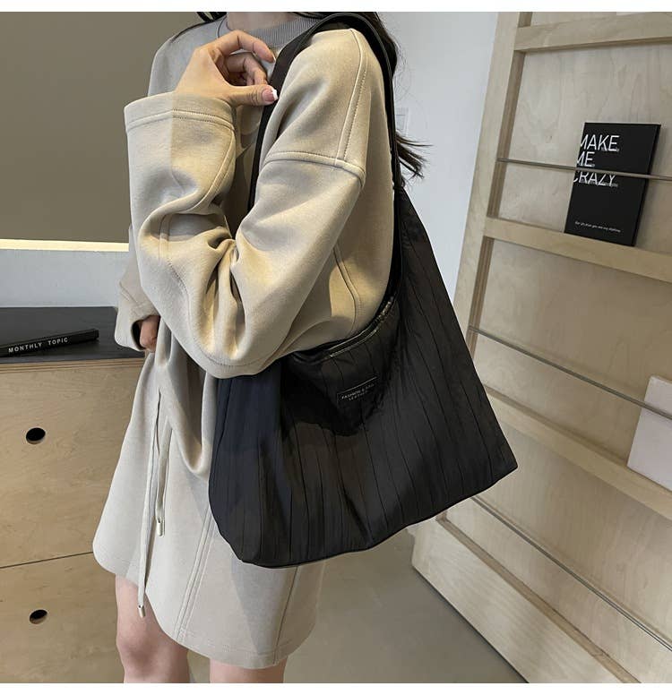 Large-capacity lightweight hand-held cloth bag