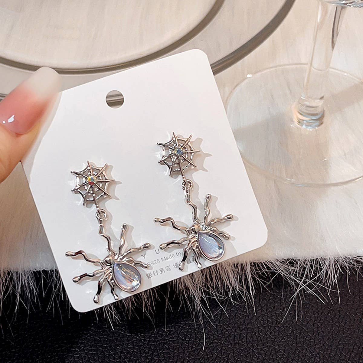 SWEET AND COOL DARK SPIDER PERSONALITY EARRINGS