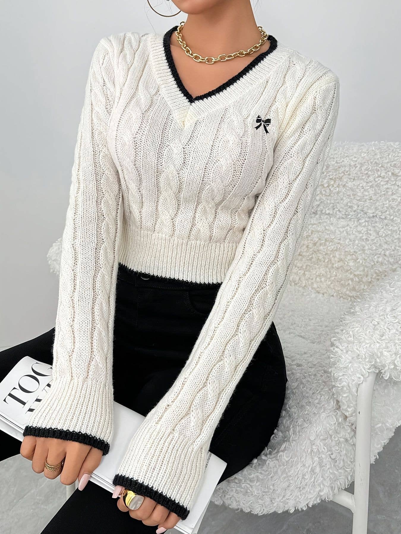 V-neck bow embroidery casual knitted top